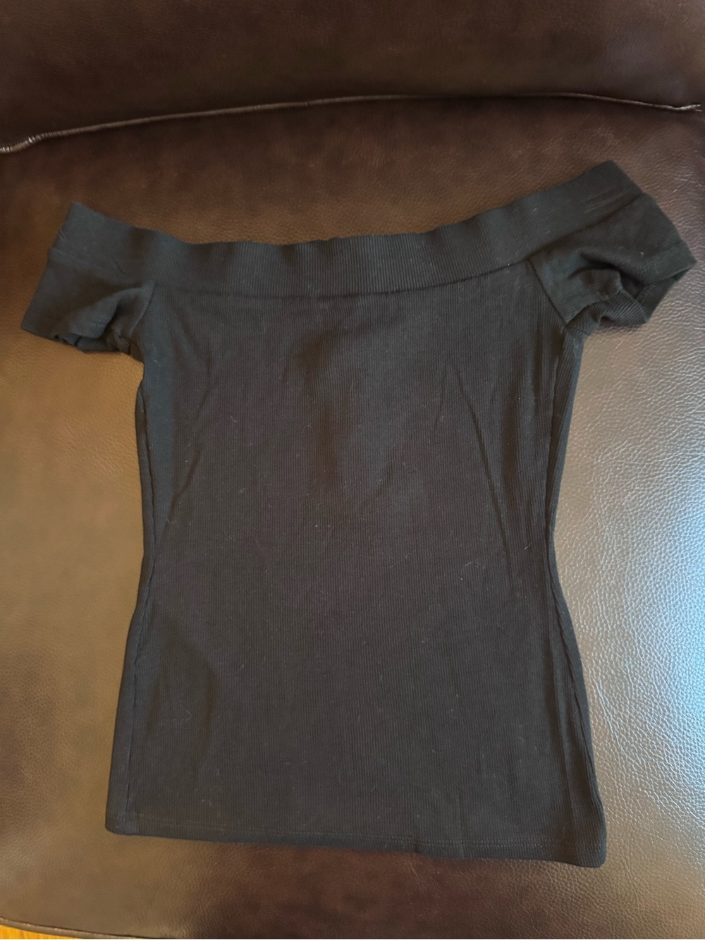 GUESS - Picture 3 of 6